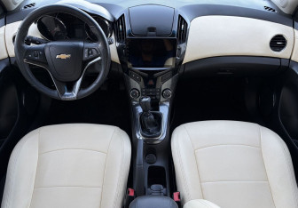 Подержанный автомобиль Chevrolet Cruze Hatchback 2014 года (10 фото)