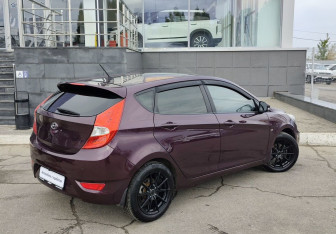 Подержанный автомобиль Hyundai Solaris Hatchback 2011 года (5 фото)