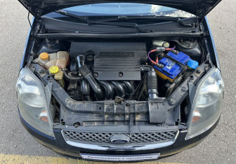 Подержанный автомобиль Ford Fiesta Hatchback 2006 года (14 фото)