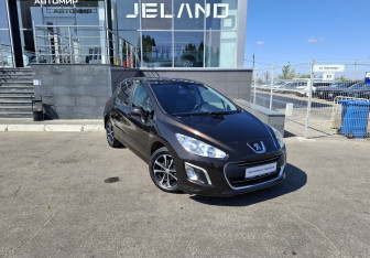 Подержанный автомобиль Peugeot 308 Hatchback 2012 года (3 фото)