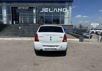 Подержанный автомобиль Renault Logan Sedan 2008 года (6 фото)