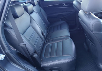Подержанный автомобиль Kia Sorento 2018 года (12 фото)