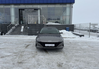 Подержанный автомобиль Hyundai Elantra Sedan 2021 года (2 фото)