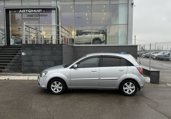 Подержанный автомобиль Kia Rio Hatchback 2010 года (8 фото)