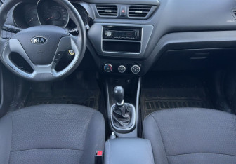 Подержанный автомобиль Kia Rio Sedan 2016 года (10 фото)