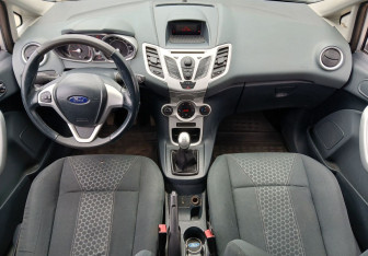 Подержанный автомобиль Ford Fiesta Hatchback 2010 года (10 фото)