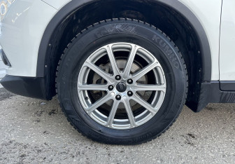 Подержанный автомобиль Nissan X-Trail 2017 года (14 фото)