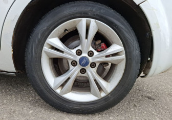 Подержанный автомобиль Ford Focus Hatchback 2010 года (15 фото)