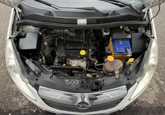 Подержанный автомобиль Opel Corsa 2008 года (14 фото)