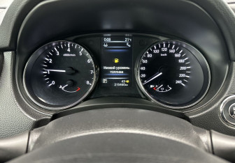 Подержанный автомобиль Nissan X-Trail 2016 года (9 фото)