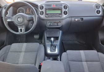 Подержанный автомобиль Volkswagen Tiguan 2010 года (10 фото)