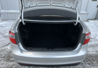 Подержанный автомобиль Kia Rio Sedan 2012 года (13 фото)