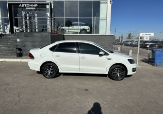 Подержанный автомобиль Volkswagen Polo Sedan 2016 года (4 фото)