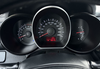 Подержанный автомобиль Kia Rio Sedan 2015 года (9 фото)