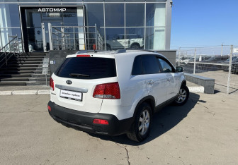 Подержанный автомобиль Kia Sorento 2012 года (5 фото)