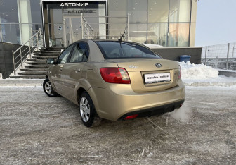 Подержанный автомобиль Kia Rio Sedan 2010 года (7 фото)