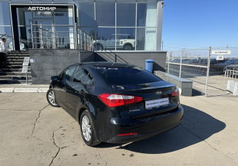 Подержанный автомобиль Kia Cerato Sedan 2015 года (7 фото)