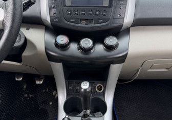 Подержанный автомобиль Lifan X60 2012 года (11 фото)