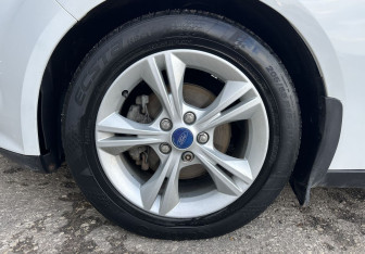 Подержанный автомобиль Ford Focus Hatchback 2013 года (14 фото)