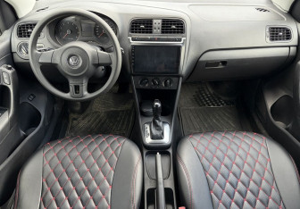 Подержанный автомобиль Volkswagen Polo Sedan 2012 года (9 фото)