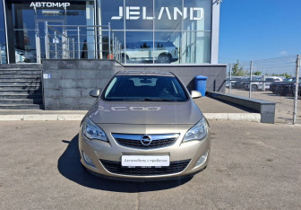 Подержанный автомобиль Opel Astra Hatchback 2012 года (2 фото)