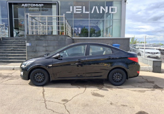 Подержанный автомобиль Hyundai Solaris Sedan 2014 года (8 фото)