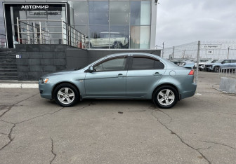 Подержанный автомобиль Mitsubishi Lancer Sedan 2008 года (8 фото)