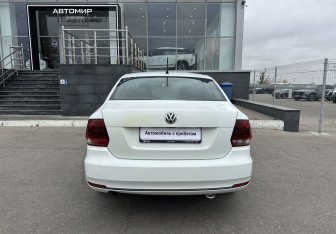 Подержанный автомобиль Volkswagen Polo Sedan 2015 года (6 фото)