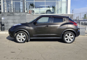 Подержанный автомобиль Nissan Juke 2011 года (8 фото)