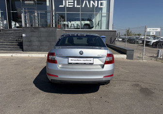 Подержанный автомобиль Skoda Octavia Liftback 2014 года (6 фото)