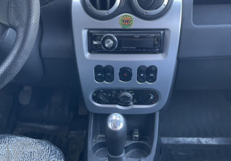 Подержанный автомобиль Renault Logan Sedan 2011 года (11 фото)