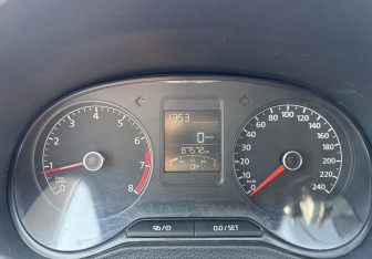 Подержанный автомобиль Volkswagen Polo Sedan 2014 года (9 фото)