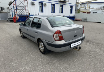 Подержанный автомобиль Renault Symbol 2005 года (7 фото)