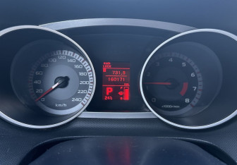 Подержанный автомобиль Mitsubishi Outlander 2008 года (9 фото)