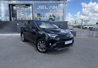 Подержанный автомобиль Toyota RAV4 2017 года (3 фото)
