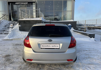 Подержанный автомобиль Kia Ceed Hatchback 2009 года (6 фото)