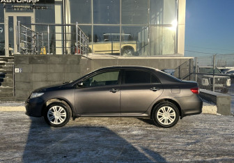 Подержанный автомобиль Toyota Corolla Sedan 2012 года (8 фото)