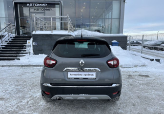 Подержанный автомобиль Renault Kaptur 2017 года (6 фото)