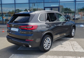 Подержанный автомобиль BMW X5 2019 года (5 фото)