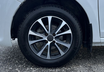 Подержанный автомобиль Renault Logan Sedan 2015 года (15 фото)