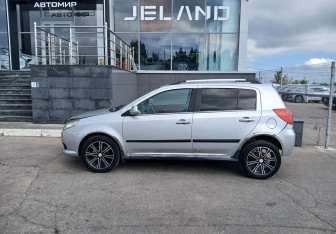 Подержанный автомобиль Geely MK Cross 2014 года (8 фото)