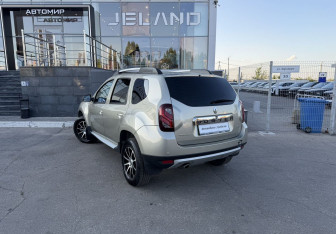 Подержанный автомобиль Renault Duster 2014 года (7 фото)