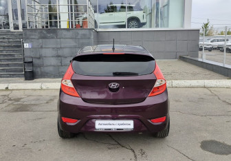 Подержанный автомобиль Hyundai Solaris Hatchback 2011 года (6 фото)