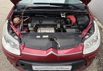 Подержанный автомобиль Citroen C4 Hatchback 2010 года (13 фото)