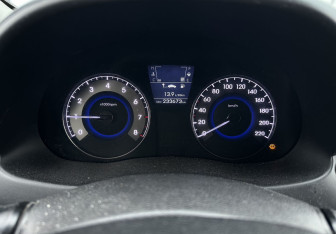 Подержанный автомобиль Hyundai Solaris Hatchback 2012 года (9 фото)