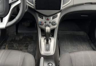 Подержанный автомобиль Chevrolet Aveo Sedan 2013 года (11 фото)