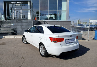 Подержанный автомобиль Kia Cerato Sedan 2011 года (7 фото)
