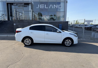 Подержанный автомобиль Kia Rio Sedan 2017 года (4 фото)