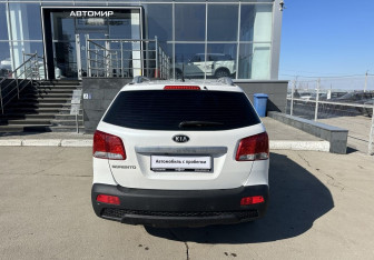 Подержанный автомобиль Kia Sorento 2012 года (6 фото)