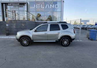 Подержанный автомобиль Renault Duster 2014 года (8 фото)